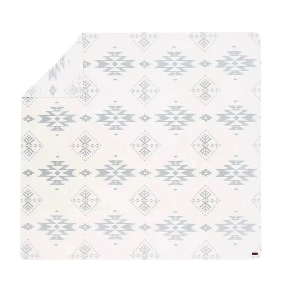 QUEEN SIZE Pendleton plush blanket - NEW WITH TAGS - Picture 5 of 6